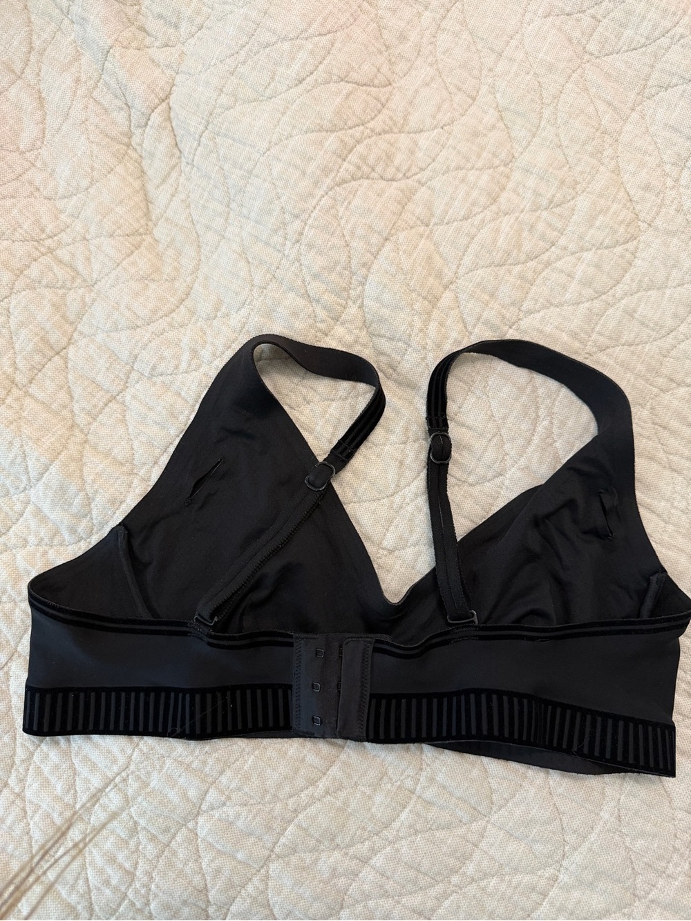 ALO Yoga Black V-Neck Signature Airlift Sports Bra - Picture 3 of 5